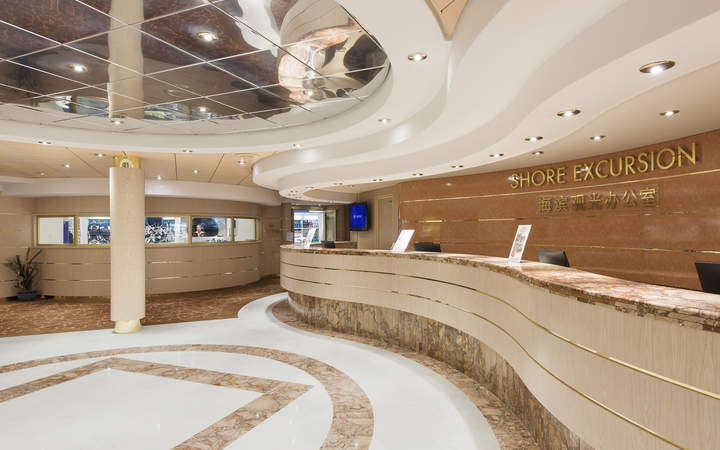 Barco MSC Lirica