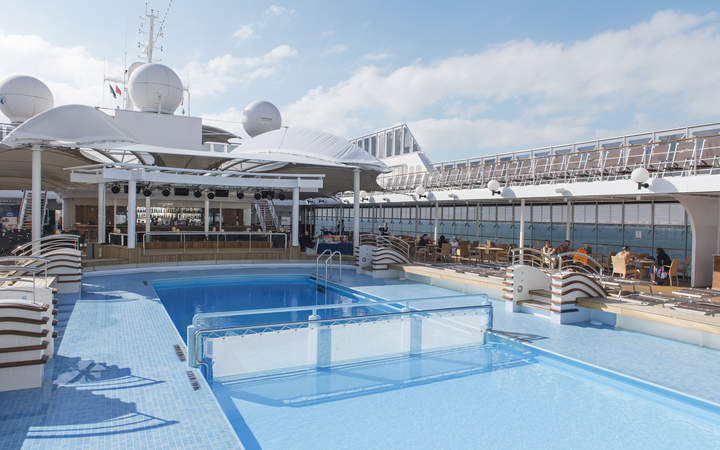 Barco MSC Lirica