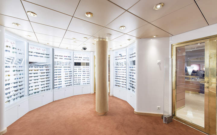 Barco MSC Lirica