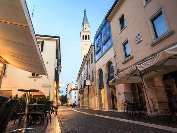 https://static.abcroisiere.com/images/fr/escales/escale,monfalcone-monfalcone_zoom,IT,MNF,524300.jpg