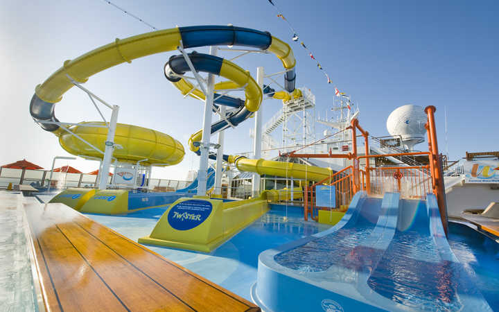 Bateau Carnival Dream