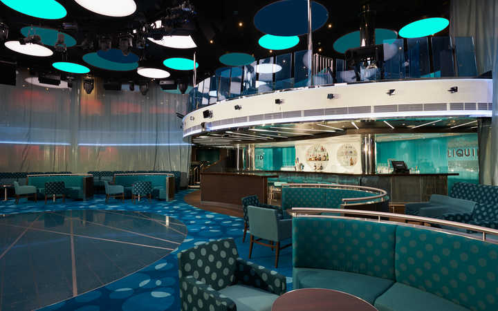 Bateau Carnival Horizon