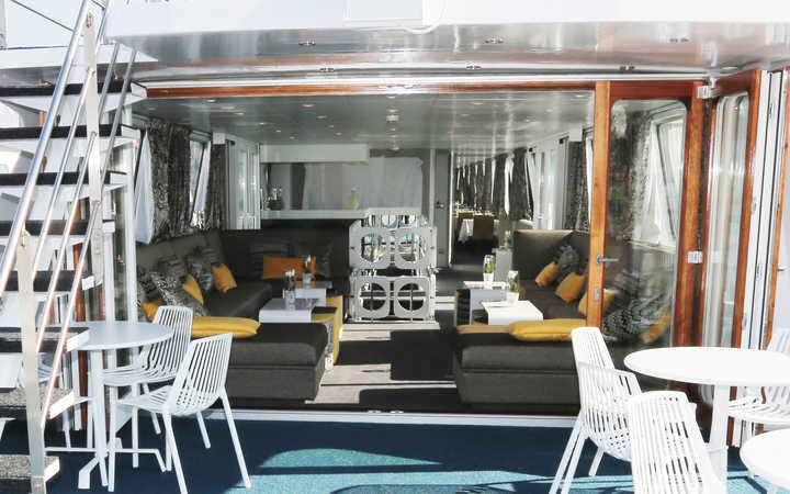 Bateau Madeleine (ou similaire)
