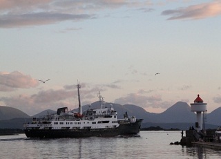 MS Lofoten (ou similaire) MS Lofoten (ou similaire)