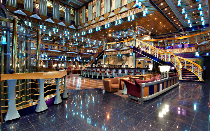 Nave Carnival Miracle