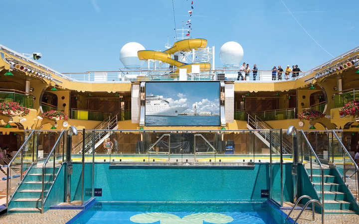 Nave Costa Serena