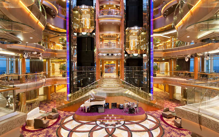 Nave Rhapsody of the Seas